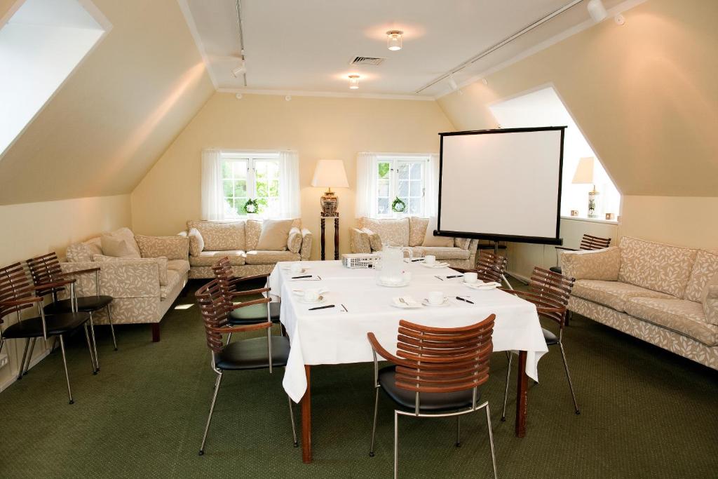 Posezení v ubytování Hotel Knudsens Gaard