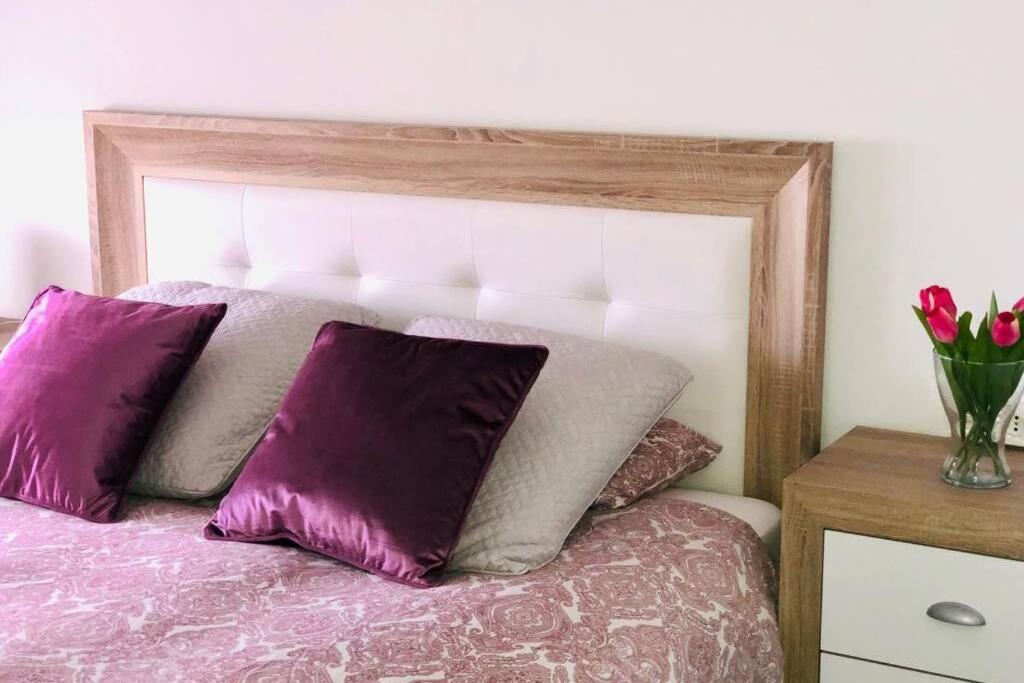 Łóżko lub łóżka w pokoju w obiekcie APARTAMENTO PRIMERA LINEA