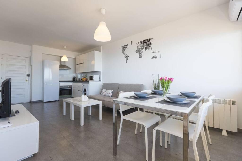 Kuchnia lub aneks kuchenny w obiekcie APARTAMENTO PRIMERA LINEA