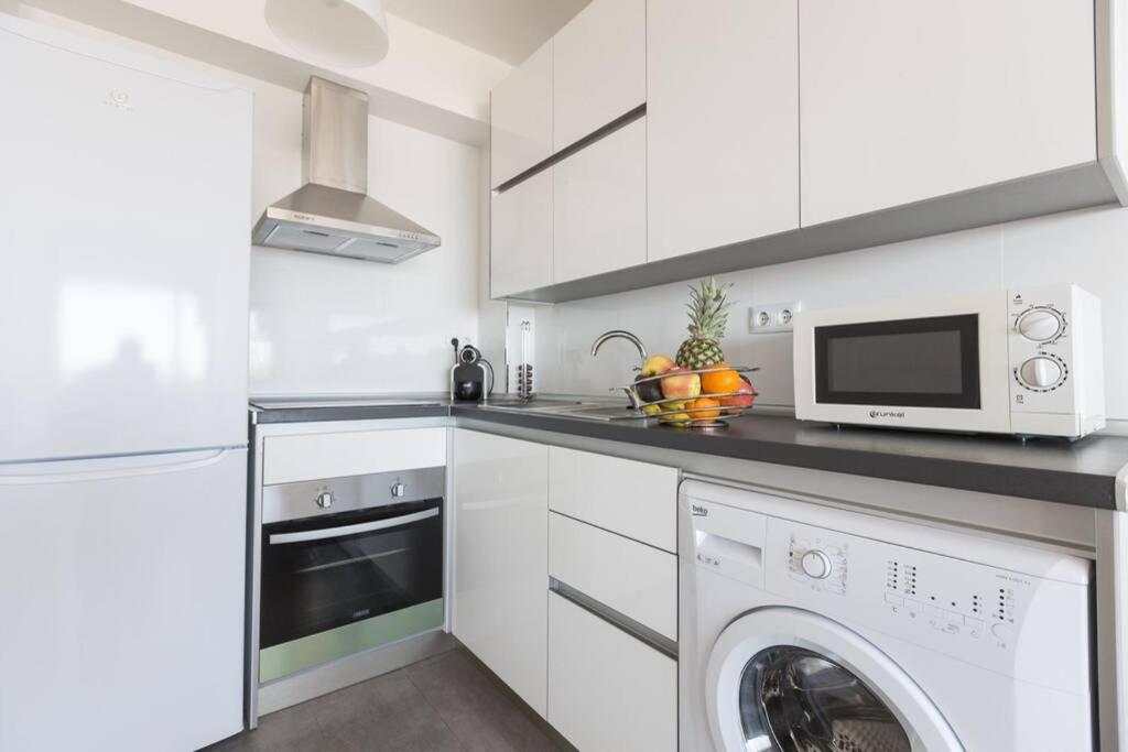Kuchnia lub aneks kuchenny w obiekcie APARTAMENTO PRIMERA LINEA