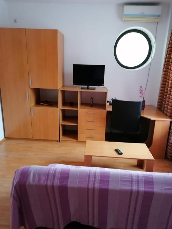 
One-Bedroom Apartment (2 Adults)
