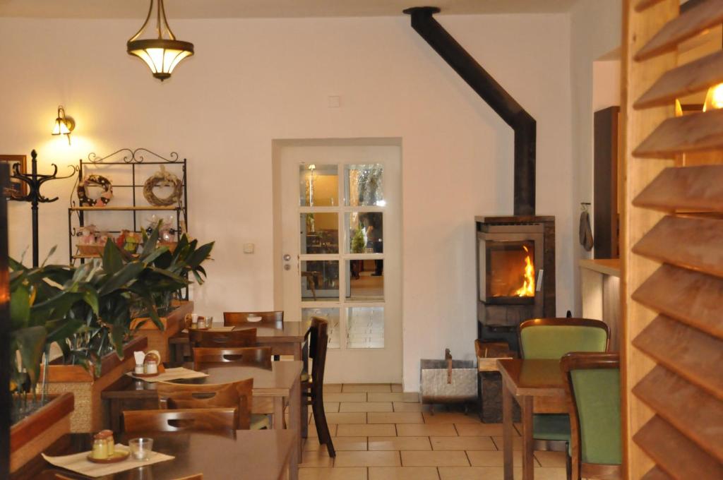 A restaurant or other place to eat at Penzión U Srnčíka