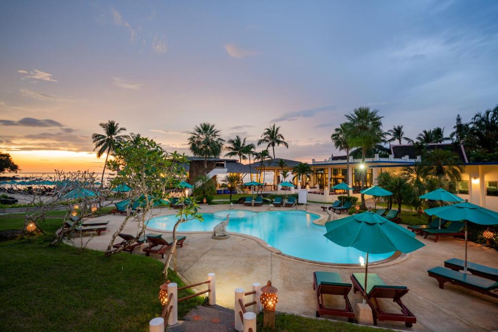 Bazén v ubytování Khaolak Sunset Resort - Adults Only - SHA Extra Plus nebo v jeho okolí