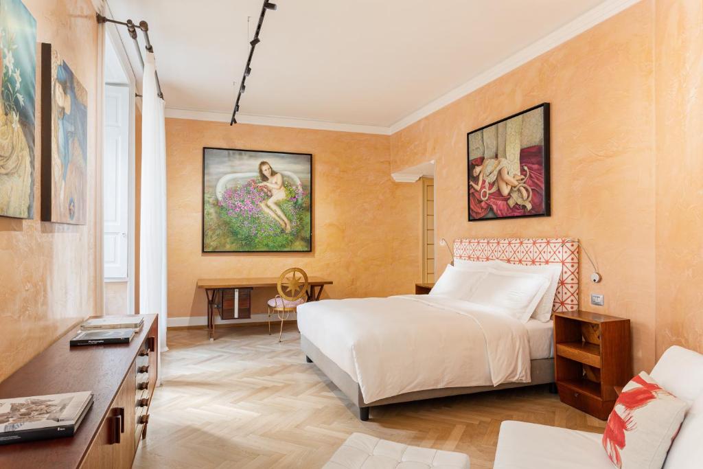 Postel nebo postele na pokoji v ubytování Galleria Vik Milano - Townhouse Galleria - Small Luxury Hotels of the World