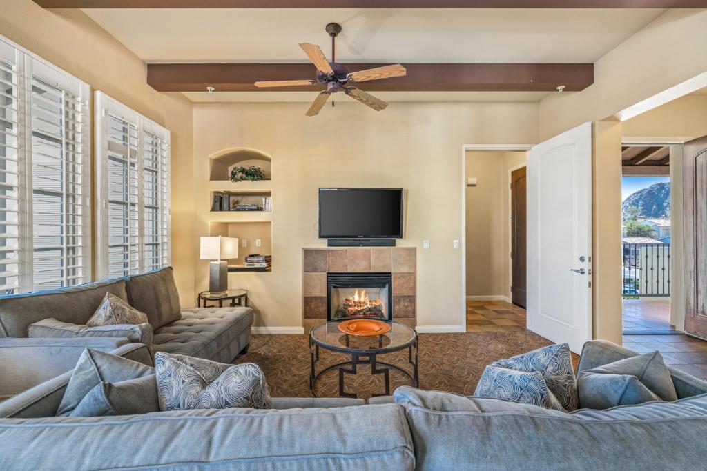 C48 Lux Villa Near Clubhouse With Mtn Views Condo