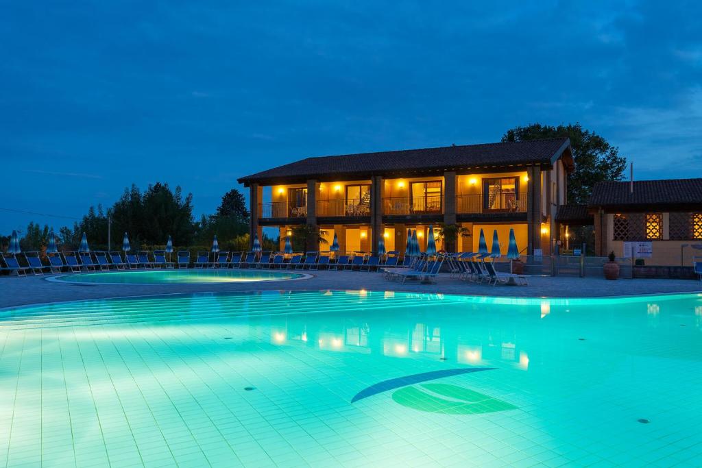 Booking.com: Camping Piantelle , Moniga, Italia - 161 Giudizi degli ospiti  . Prenota ora il tuo hotel!