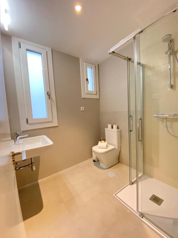 Collection Latina - Apartamentos Únicos en el Barrio Más Auténtico - Family Studio
