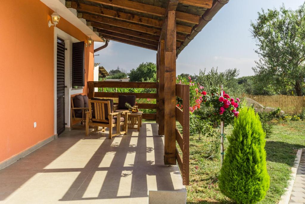 Zahrada ubytování Cozy villa Sejdi with private pool in Pula by WiiBuk