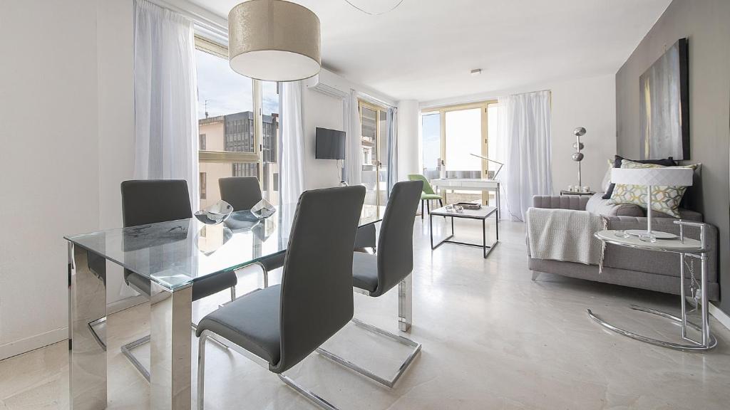 Televízia a/alebo spoločenská miestnosť v ubytovaní Apartment Unio, TarracoHomes
