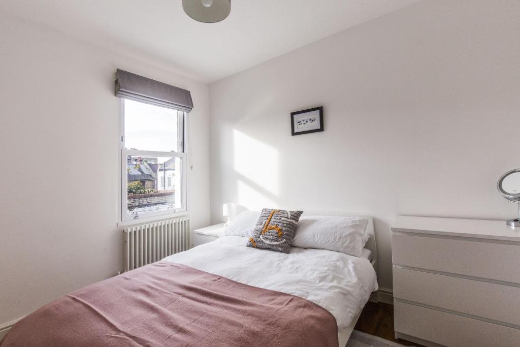 Stratford, E15 - 2BED Entire House with Garden for 4