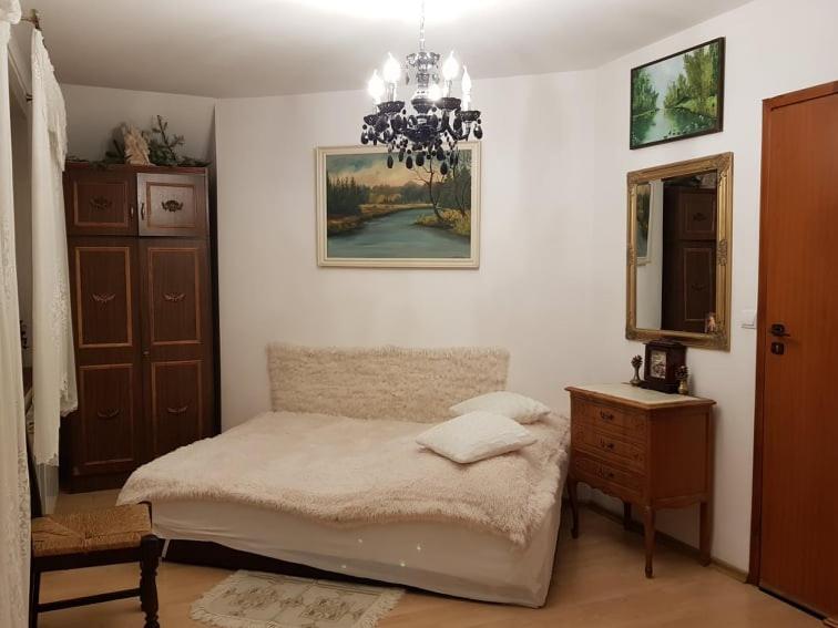 Zajazd Ponikiew - Noclegi Wadowice - Family Room With Balcony And Mountain View