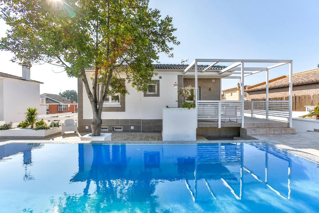 Bazén v ubytování Vacaciones Perfectas en la Playa Calafell nebo v jeho okolí