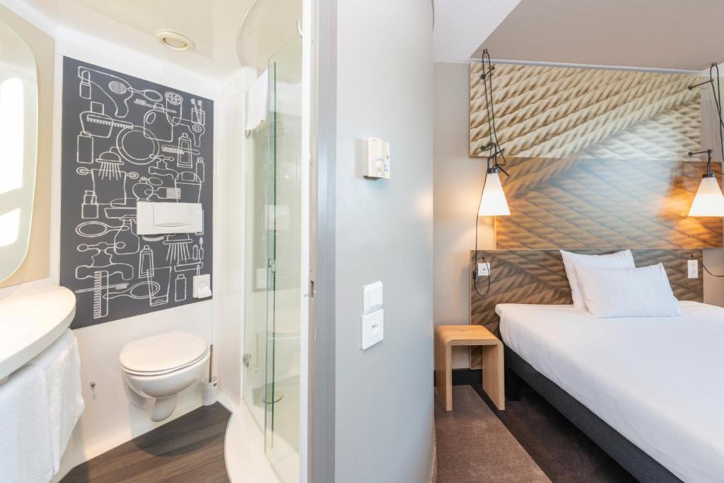 Postel nebo postele na pokoji v ubytování ibis Bern Expo