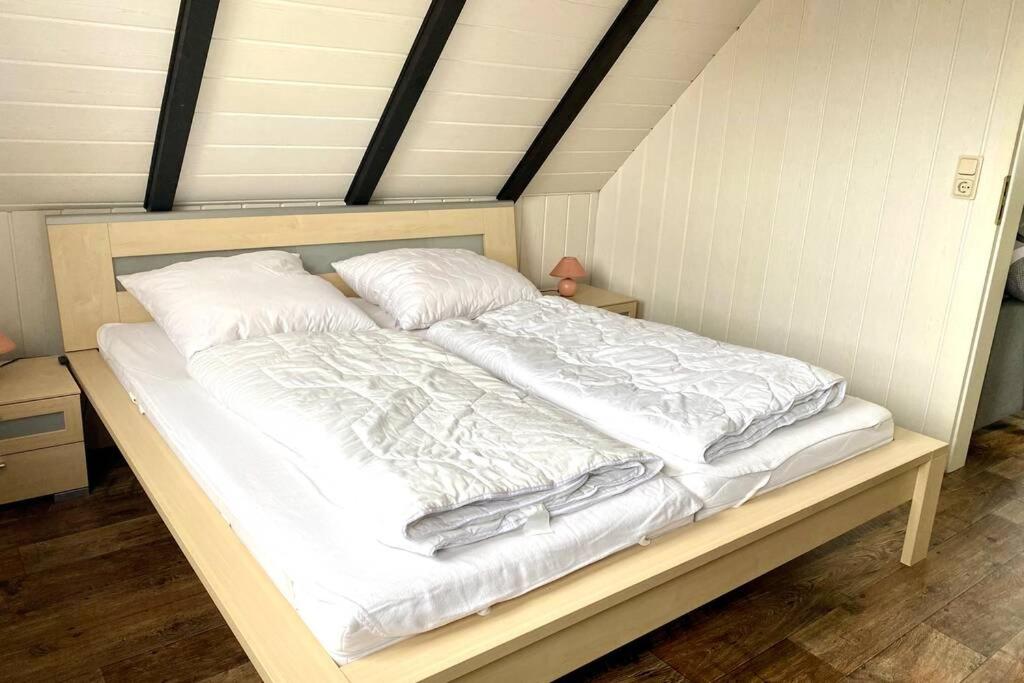 Postel nebo postele na pokoji v ubytování Ferienwohnung Nr. 3 - Leuchttürmchen