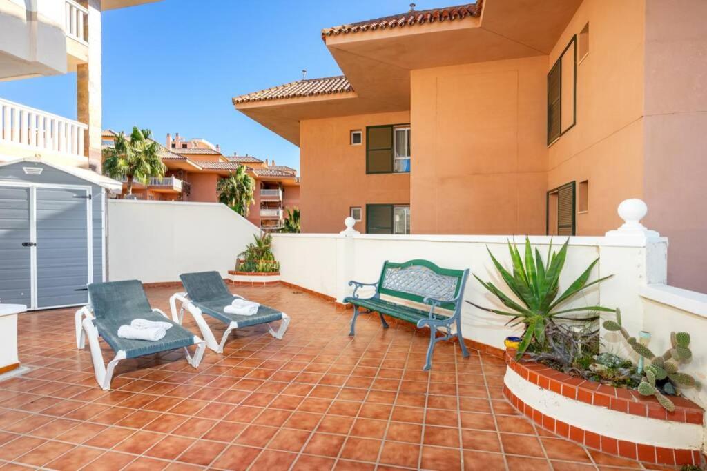 Apartment Stunningly Sunny flat in El Higueron with pool Ref ...