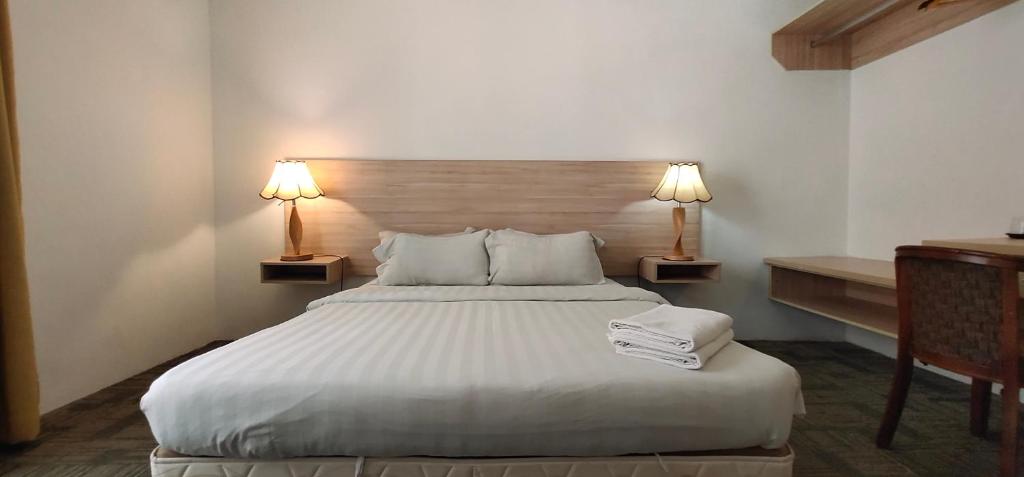 Postel nebo postele na pokoji v ubytování Prima Hotel Melaka