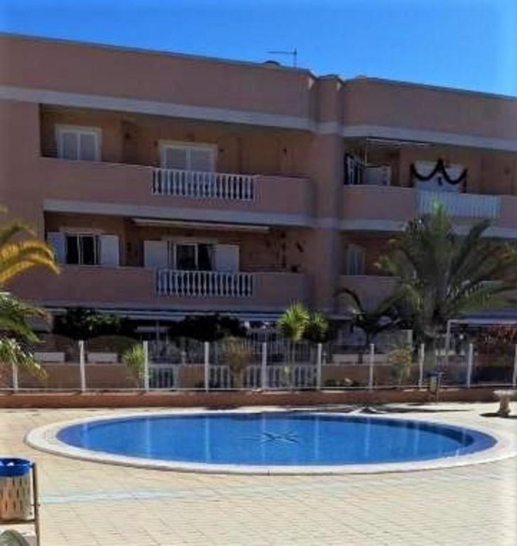 Imagen de la galería de F06 Costa Sol Accommodation, Big Terrace, POOL, en Costa del Silencio