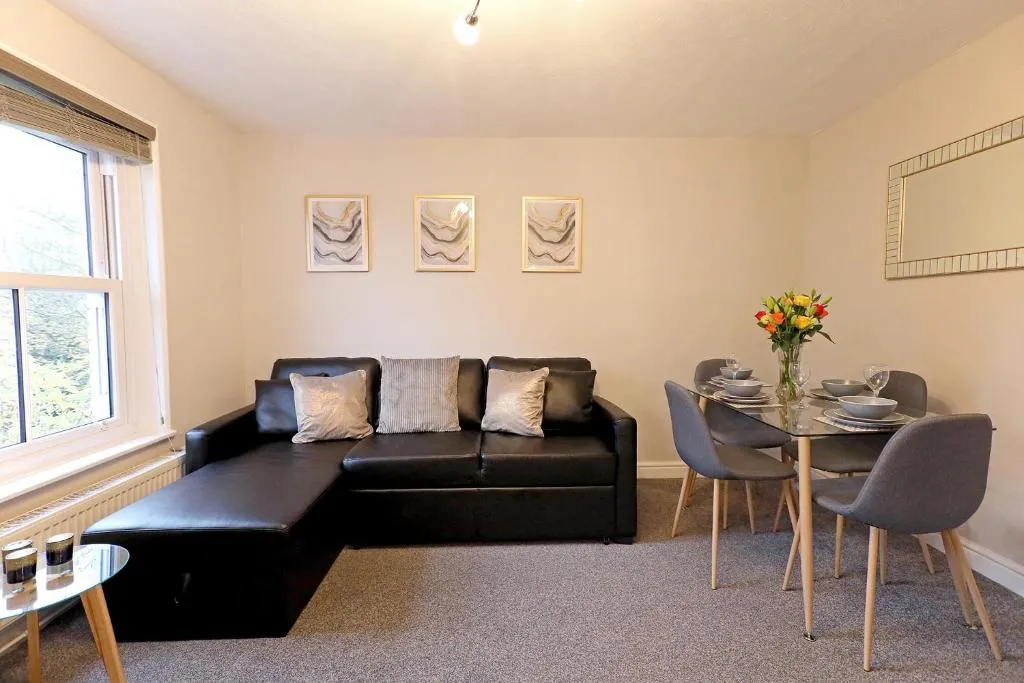 Spacious 2 Bedroom Cosy Apartment - Close to Station!, Coltishall, United Kingdom