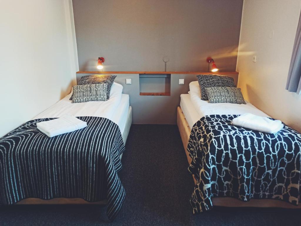 Llit o llits en una habitació de Hotel Hjardarbol