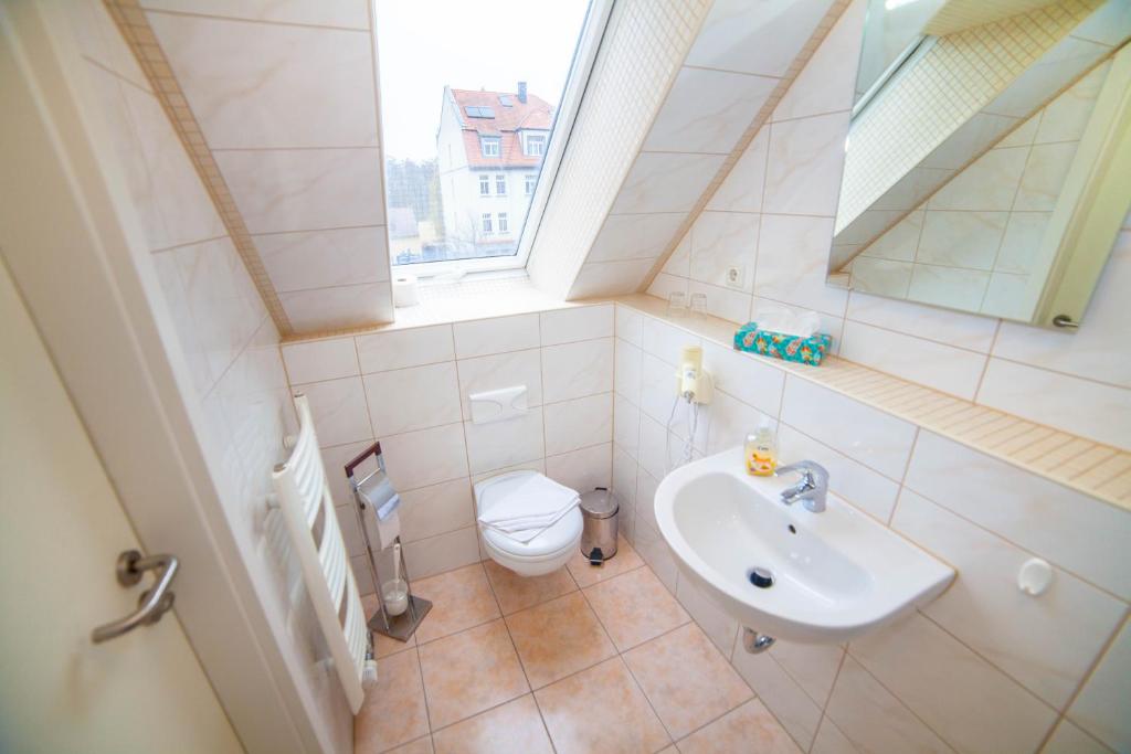 Koupelna v ubytování Hotel am Gutspark Prager GbR