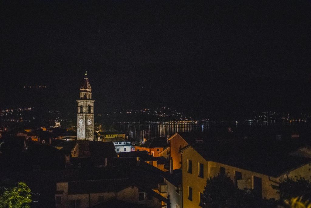 Nespecifikovaný výhled na destinaci Ascona nebo výhled na město při pohledu z hotelu