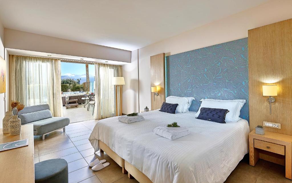 Een bed of bedden in een kamer bij Castello Boutique Resort & Spa - Adults Only