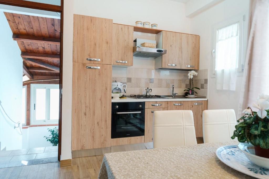 Kuchyň nebo kuchyňský kout v ubytování Holiday Home Alle Pavoncelle, indipendente con terrazzo di 60 mq