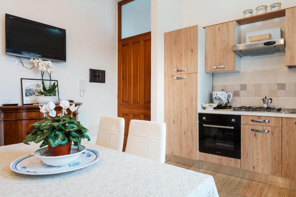 Kuchyň nebo kuchyňský kout v ubytování Holiday Home Alle Pavoncelle, indipendente con terrazzo di 60 mq