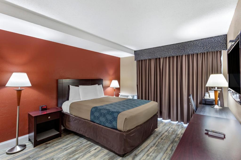 Econo Lodge Inn & Suites Old Saybrook - Westbrook - Queen Room