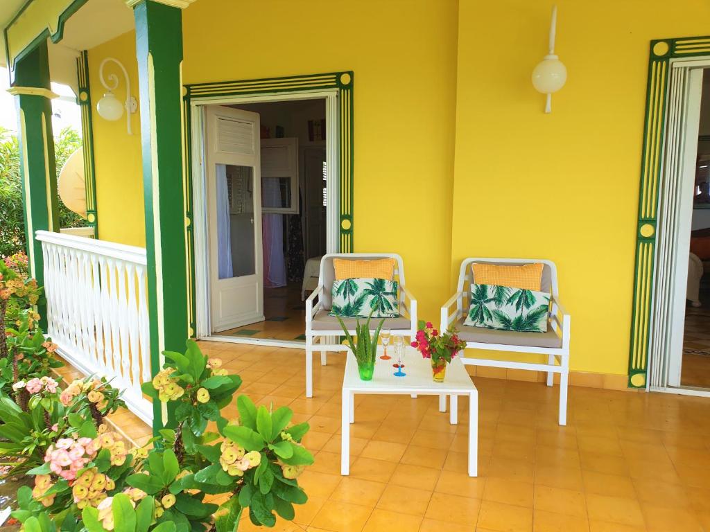Balkón nebo terasa v ubytování Villa Guadeloupe Saint François Accès Mer Piscine IGUANA BAY - Villa Zagadi