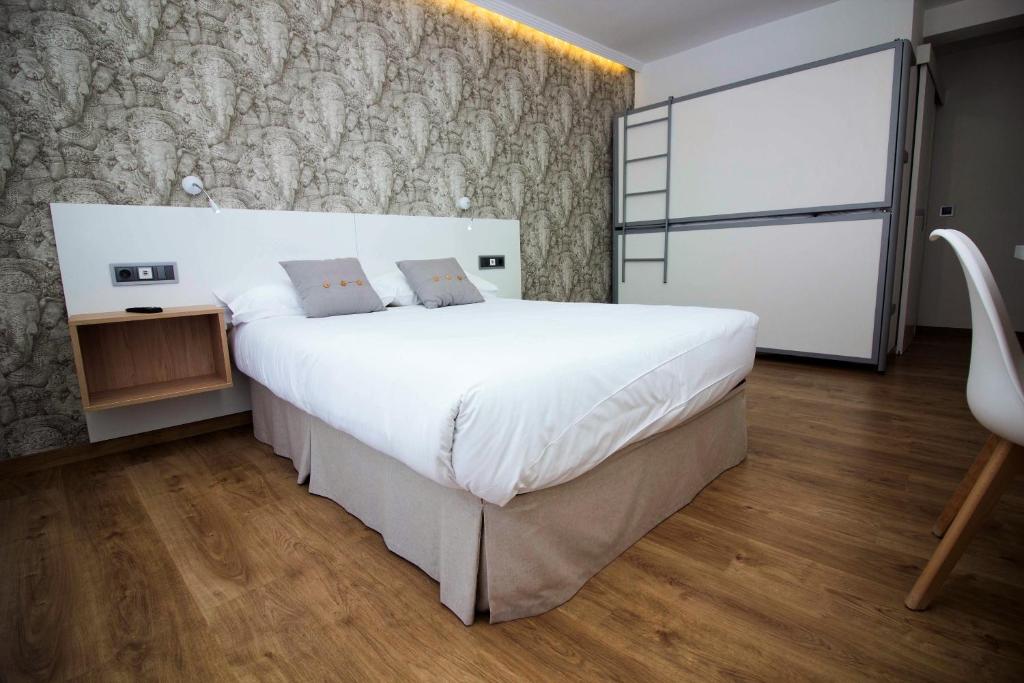 Postel nebo postele na pokoji v ubytování Hotel Vilagarcia