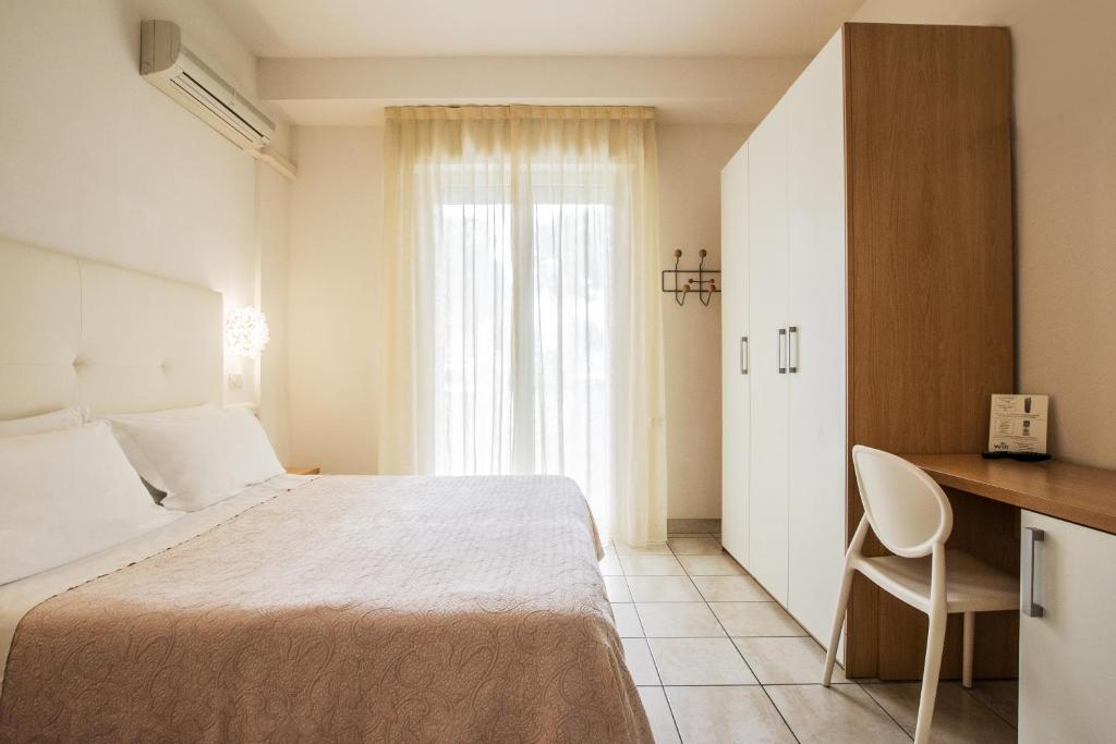 A bed or beds in a room at Hotel Bassetti