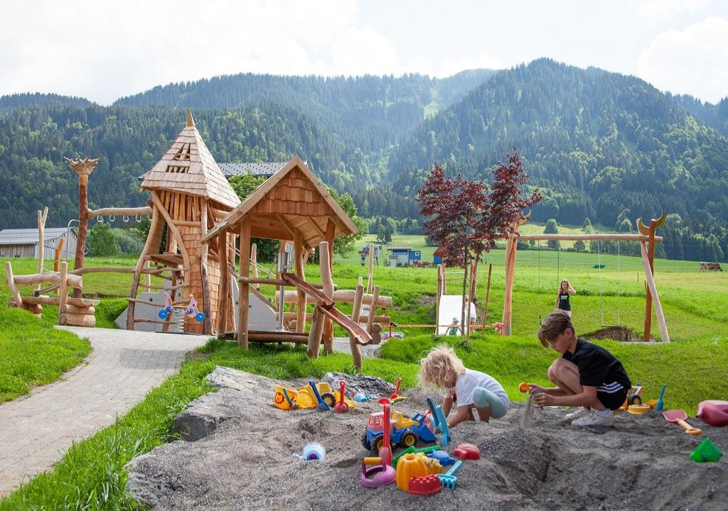 Herní místnost nebo prostor pro děti v ubytování Alpen Hotel Post