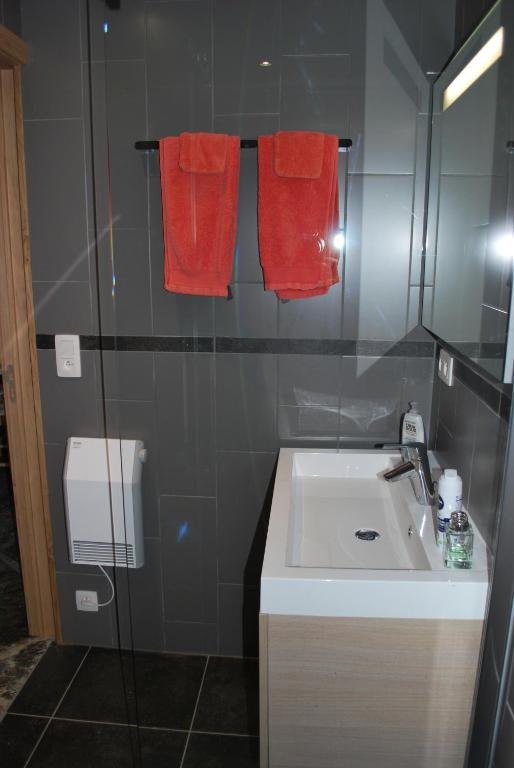 Koupelna v ubytování Le Chalet à Bonnerue