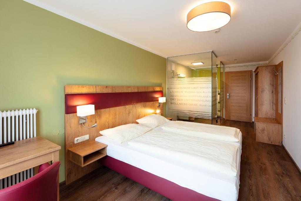 Posteľ alebo postele v izbe v ubytovaní Ferienhotel Herzog