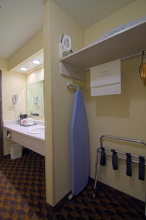 Geneva Motel Inn - 