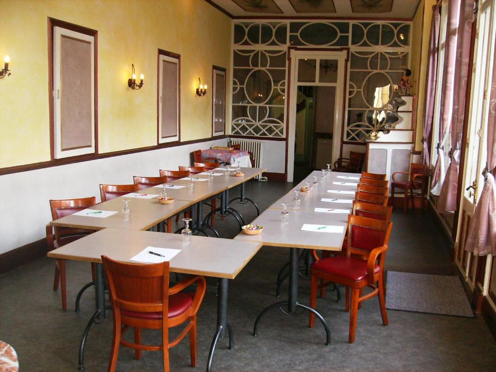 Restaurace v ubytování Hôtel Pedussaut