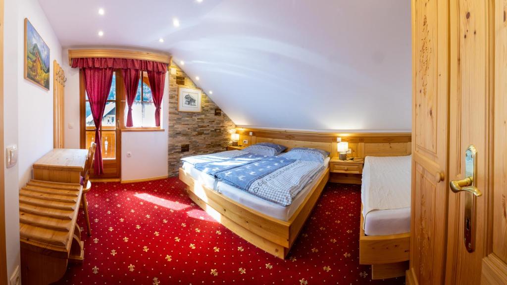 Postel nebo postele na pokoji v ubytování Apartments in Villa Flora