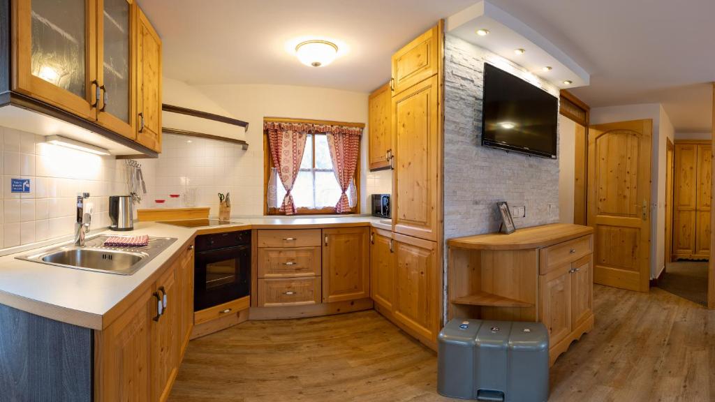 Kuchyň nebo kuchyňský kout v ubytování Apartments in Villa Flora