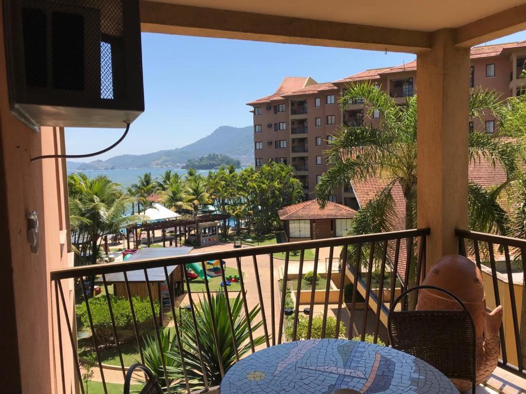  Angra dos Reis - Apartamentos com Vista para o mar OU para piscina Condomínio Porto Bali