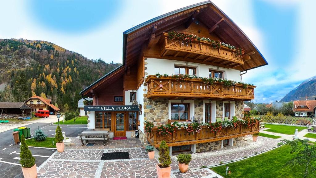 Nespecifikovaný výhled na hory nebo výhled na hory při pohledu z apartmánu