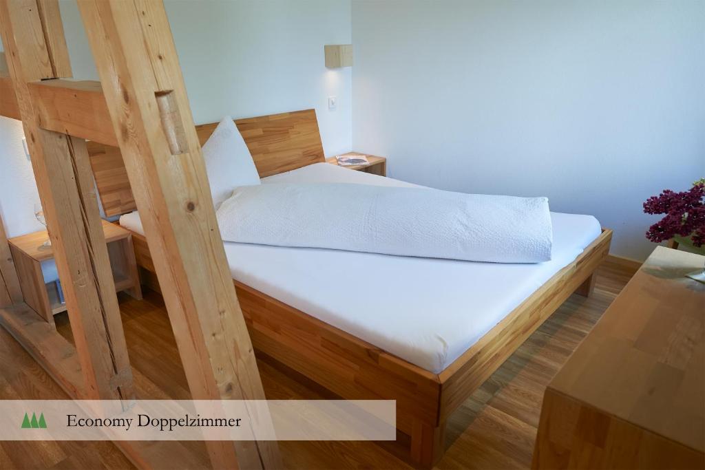 Postel nebo postele na pokoji v ubytování Hotel Waldrand