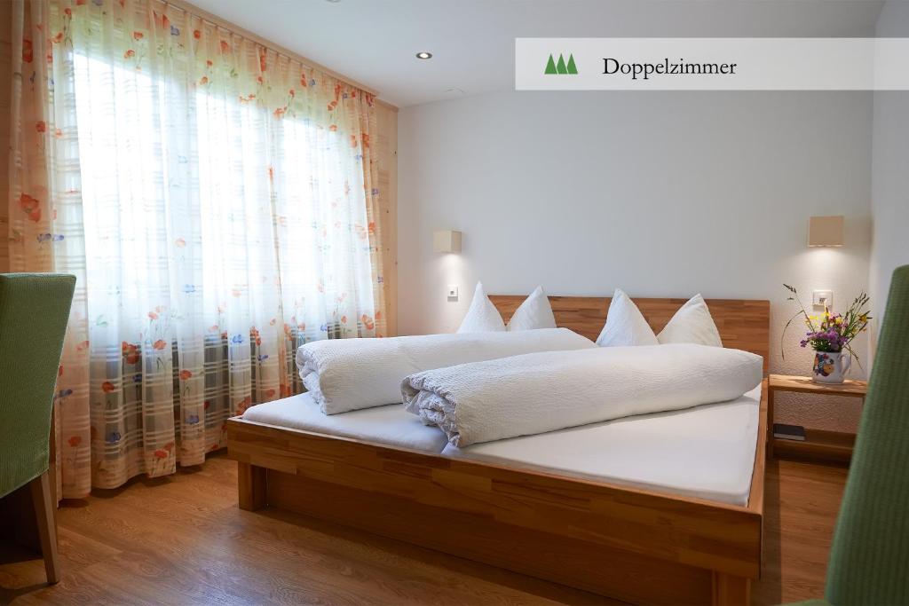 Postel nebo postele na pokoji v ubytování Hotel Waldrand