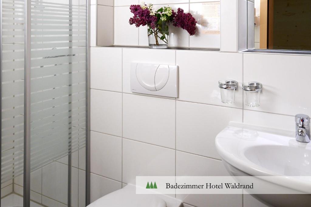 Koupelna v ubytování Hotel Waldrand