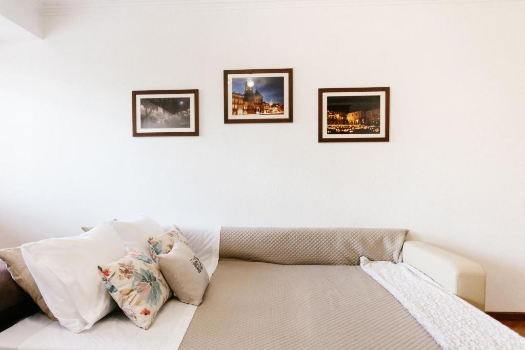 Postel nebo postele na pokoji v ubytování Castle Apartment