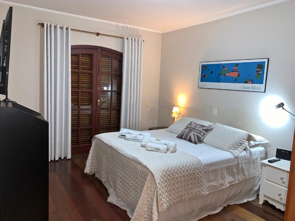  Ampla Suíte grande com Hidro em sobrado grande no meio do Brooklin