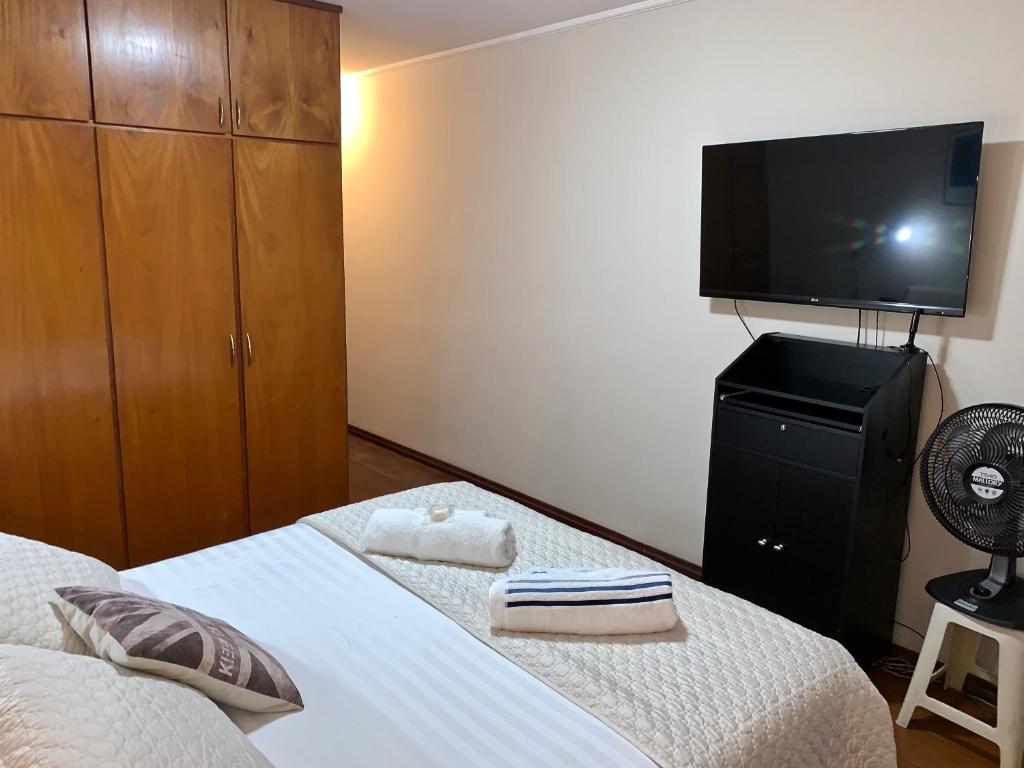  Ampla Suíte grande com Hidro em sobrado grande no meio do Brooklin