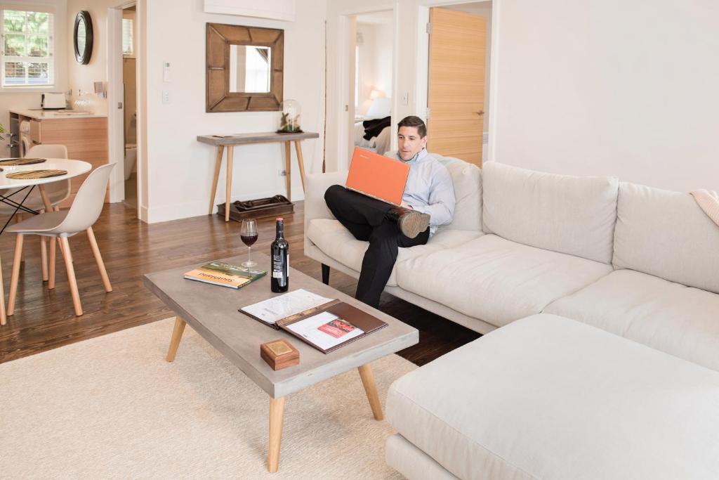 The Lodges At Transport World - Resim 19