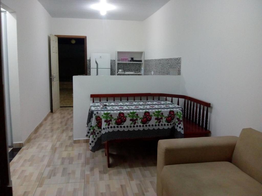  Casa amarela com piscina