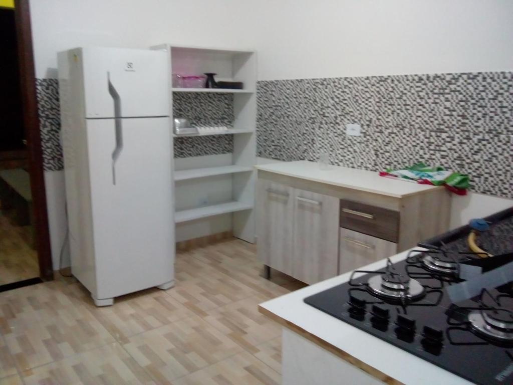  Casa amarela com piscina